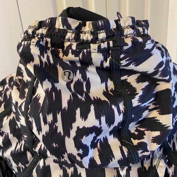 Lululemon 1/2zip pullover running jacket - Picture 3 of 5